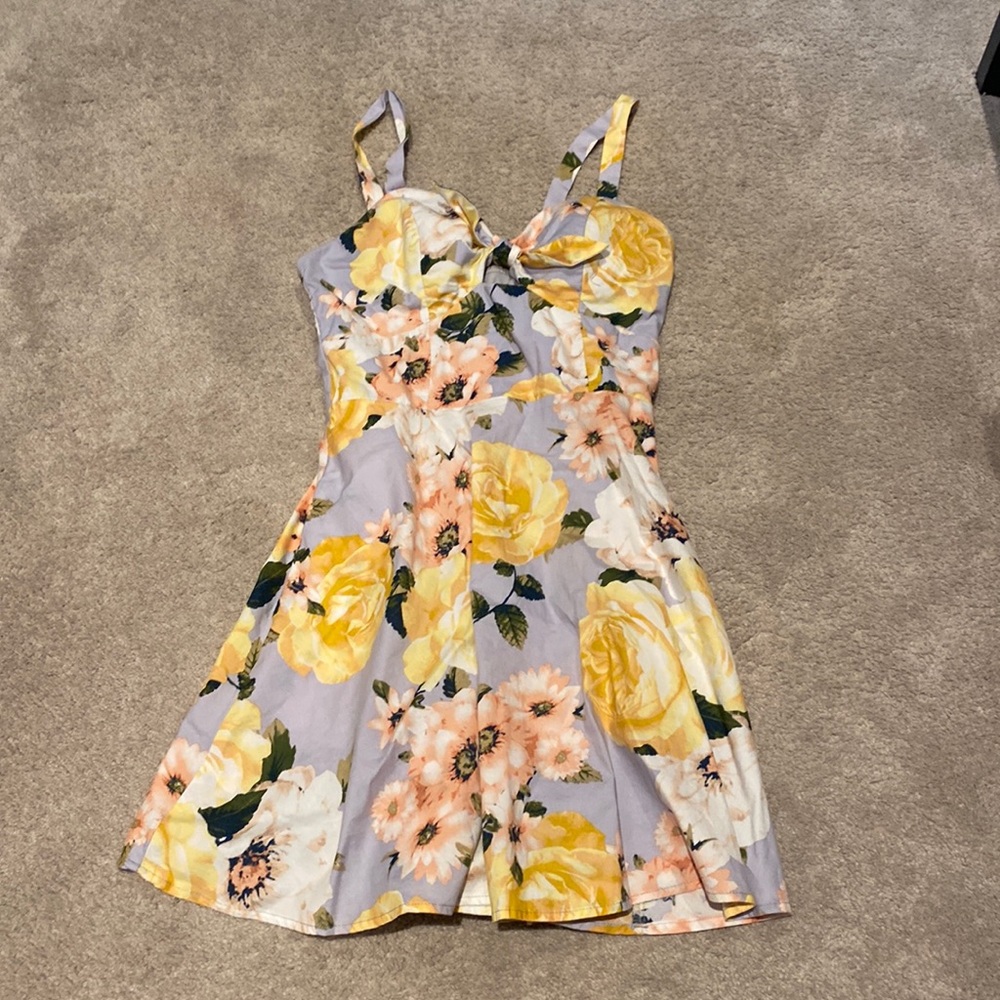 EXTREMELY CUTE FLORAL FORMAL DRESS/PARTY DRESS SIZE 7 (BUILT IN PADS)
